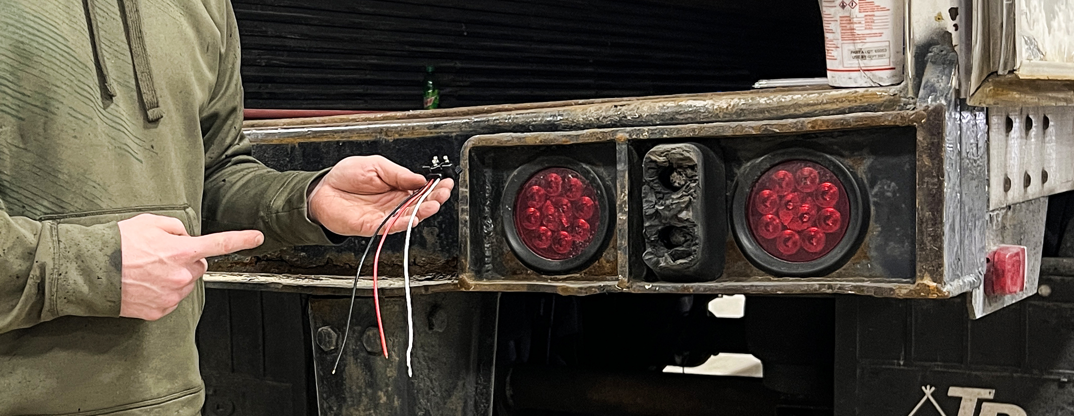 five-steps-changing-out-pigtail-on-a-light-semi-trailer